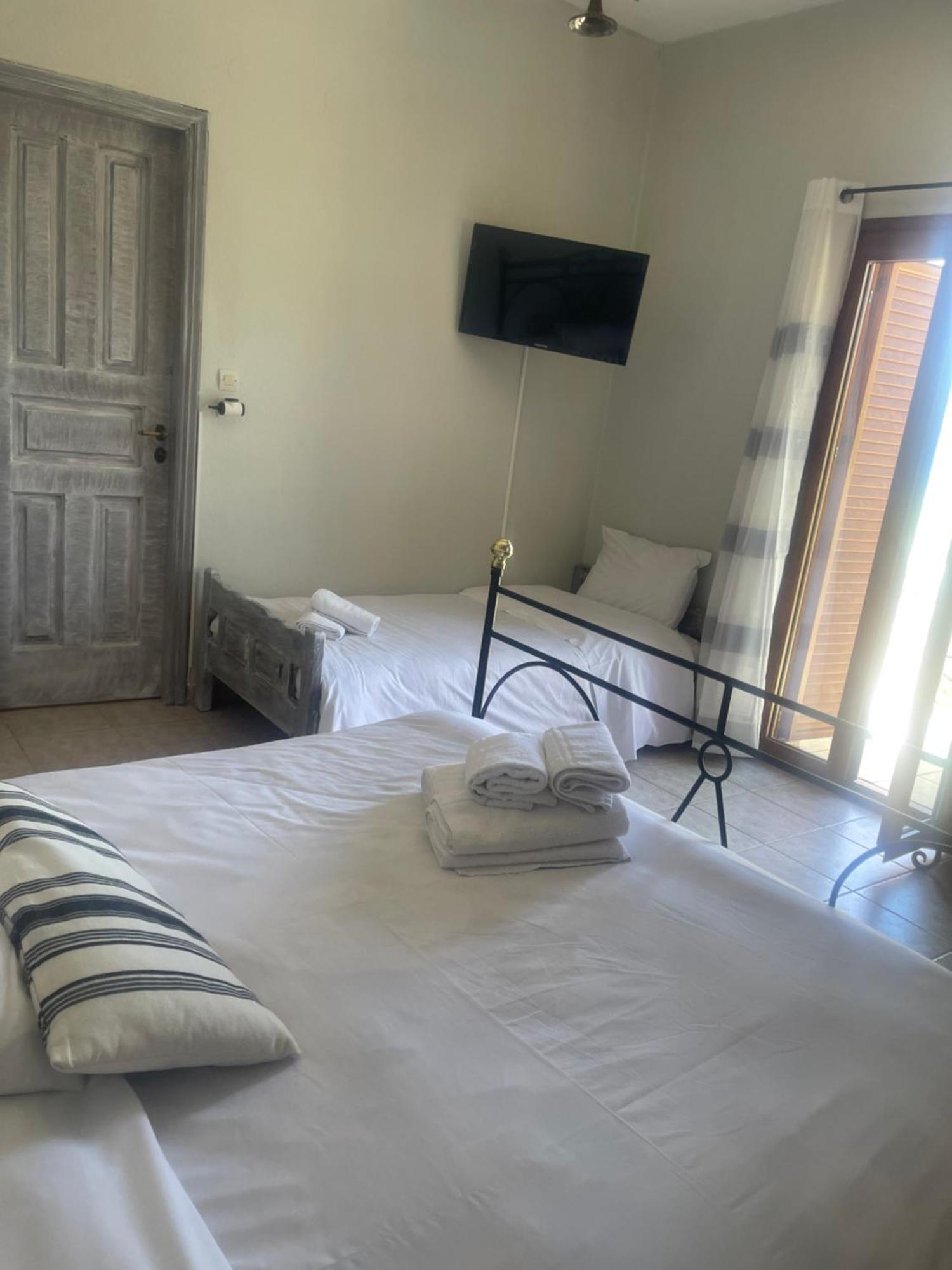 Lithos By The Sea Bed & Breakfast Neo Oitilo Exterior photo
