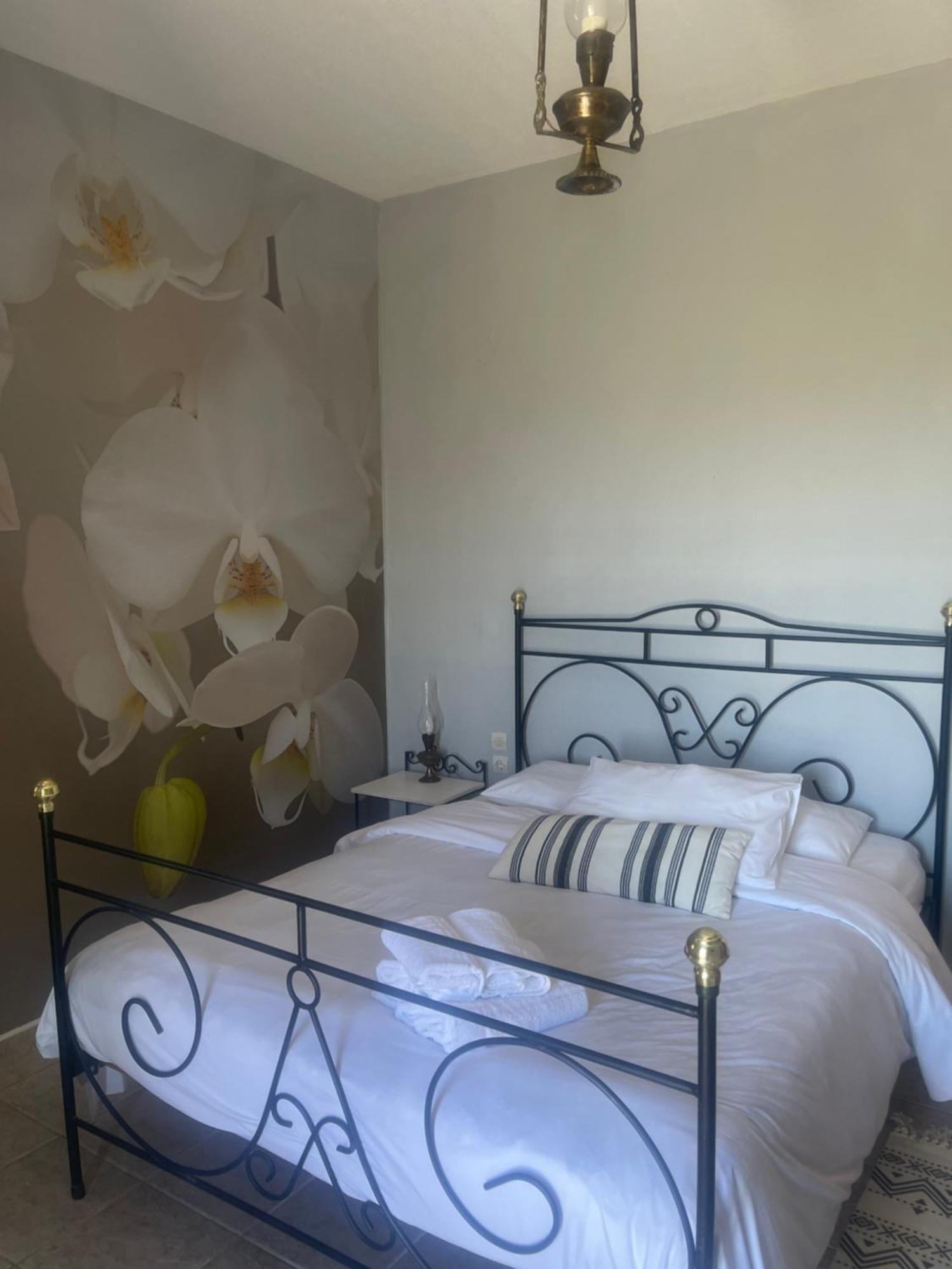Lithos By The Sea Bed & Breakfast Neo Oitilo Exterior photo